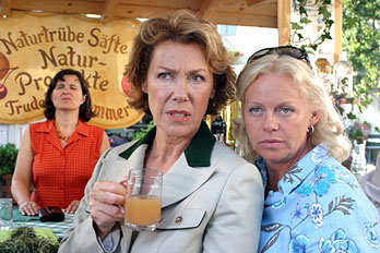 Maria Hofsttter, Gabi Dohm und Brigitte Kren in "Vier Frauen und ein Todesfall"