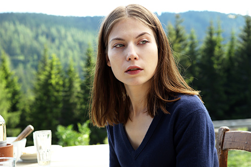 Nora von Waldstätten in "BLUTSSCHWESTERN" - Regie: Thomas Roth