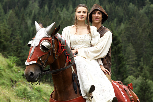 Paula Schramm und Laurence Rupp in "DER EISENHANS"