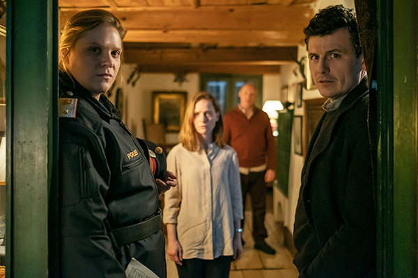 DAS FLAMMENMÄDCHEN - Landkrimi Salzburg - Stefanie Reinsperger, Julia Rajsp, Simon Schwarz, Manuel Rubey - © epofilm/Petro Domenigg