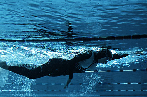 Selen Savas in "DIE FREISCHWIMMERIN" - Regie: Holger Barthel