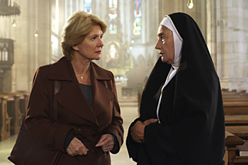 Christiane Hörbiger und Gertrud Roll in "Die Geschworene" - ein Film von Nikolaus Leytner