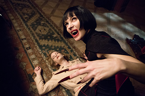 Cornelia Ivancan und Jeanette Hain in "IM SCHATTEN DES SPIEGELS" - ein Film von David Rühm