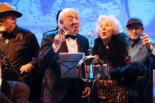 Dieter Hallervorden und Bibiana Zeller in "LIVE IS LIFE2 - Der Himmel soll warten" - Regie: Wolfgang Murnberger