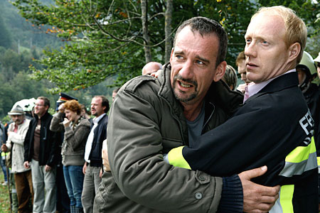 Heio von Stetten und Simon Schwarz in "DIE MUTPROBE" - Regie: Holger Barthel