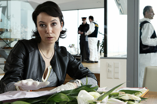 Ursula Strauss in "SCHNELL ERMITTELT - SCHULD" - Regie: Michi Riebl