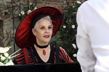 Maresa Hrbiger in "DER TRAUM VON DER LIEBE" - ein Film von Xaver Schwarzenberger