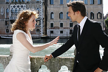 Stefanie Dvorak und Florian David Fitz in "DER TRAUM VON DER LIEBE" - ein Film von Xaver Schwarzenberger